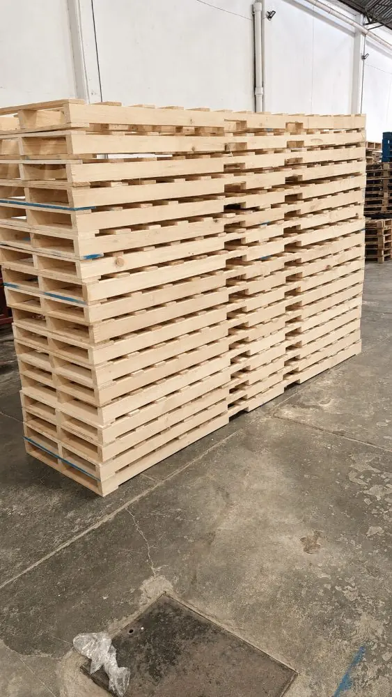 Tarima especial de madera fabricada a la medida para manejo industrial