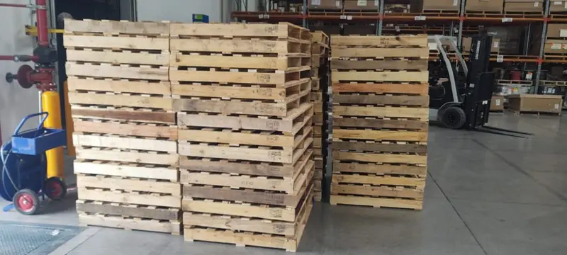 Tarimas especiales recicladas a la medida en almacén