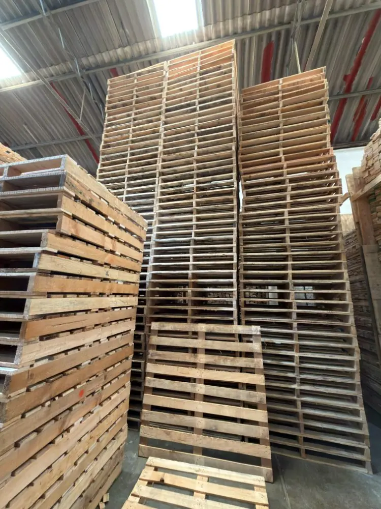 Tarimas de madera recicladas de rifle seleccionadas para su venta